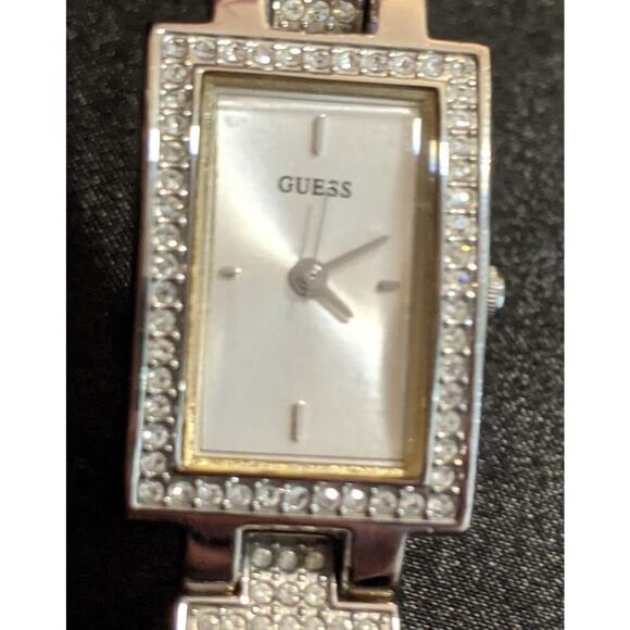 Guess Women's Quartz Watch Silver Dial Crystals Stainless Steel Bracelet G85458L - Picture 9 of 9